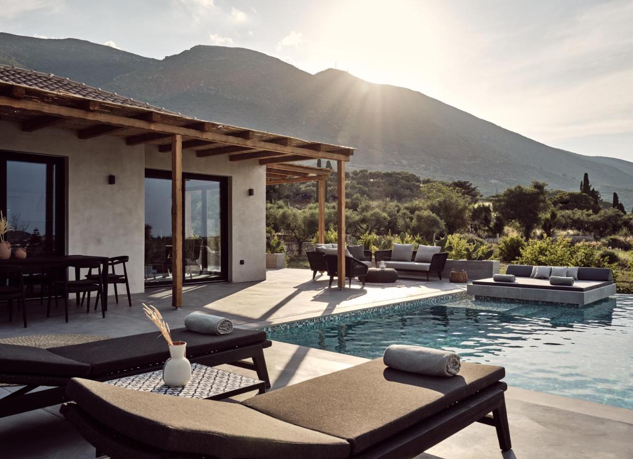 B&B Dhrákas - Yliessa - Luxury pool villa surrounded by nature - Bed and Breakfast Dhrákas