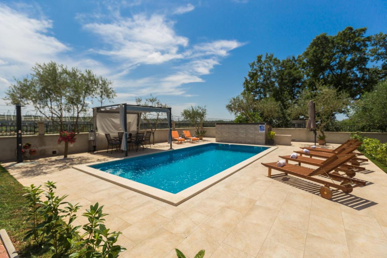 Holiday Home Giovanna - B&B Kaštelir