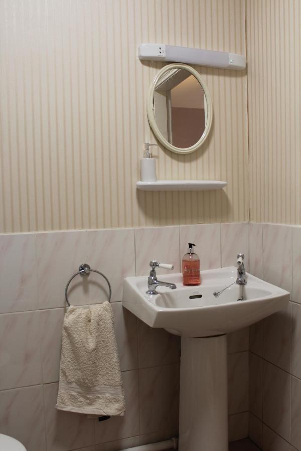 Holly Lodge Country Guest House - B&B