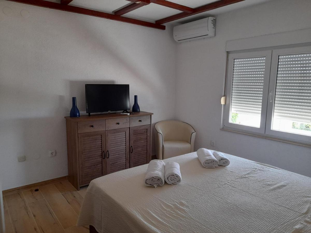 One-Bedroom Apartment "2"