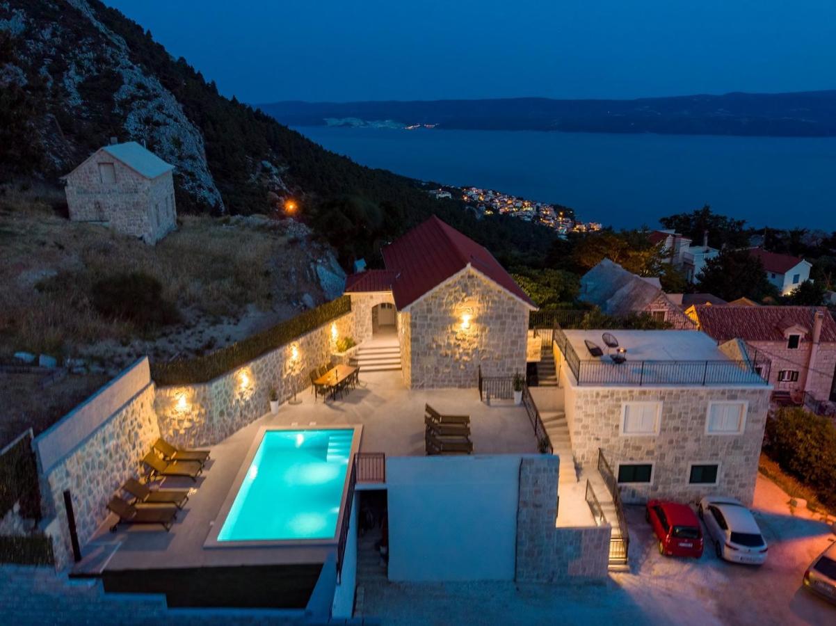 Villa KING with private pool with hydromassage, 4 bedrooms, 3km from sea and town Omiš - B&B Omiš