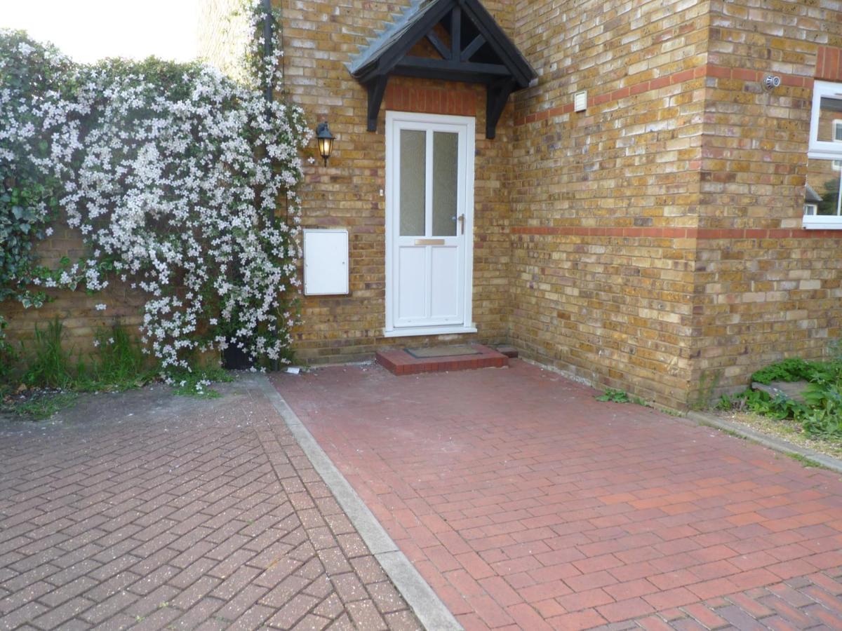 Garfield Place Cosy 2-Bedroom Cottage Central Windsor with Parking - Ferienwohnung Windsor