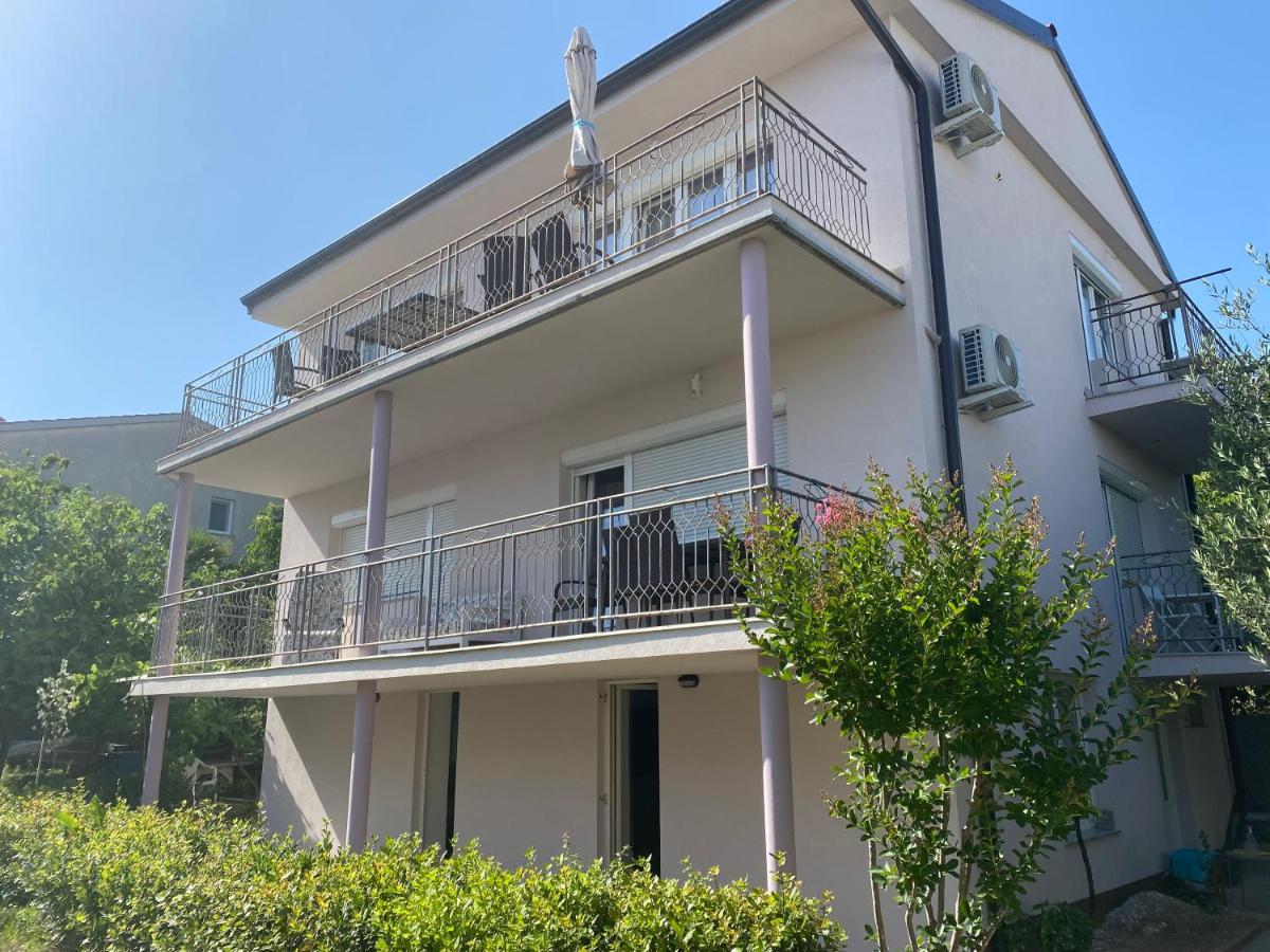 Apartment GardenView - New! - Bed and Breakfast Krk