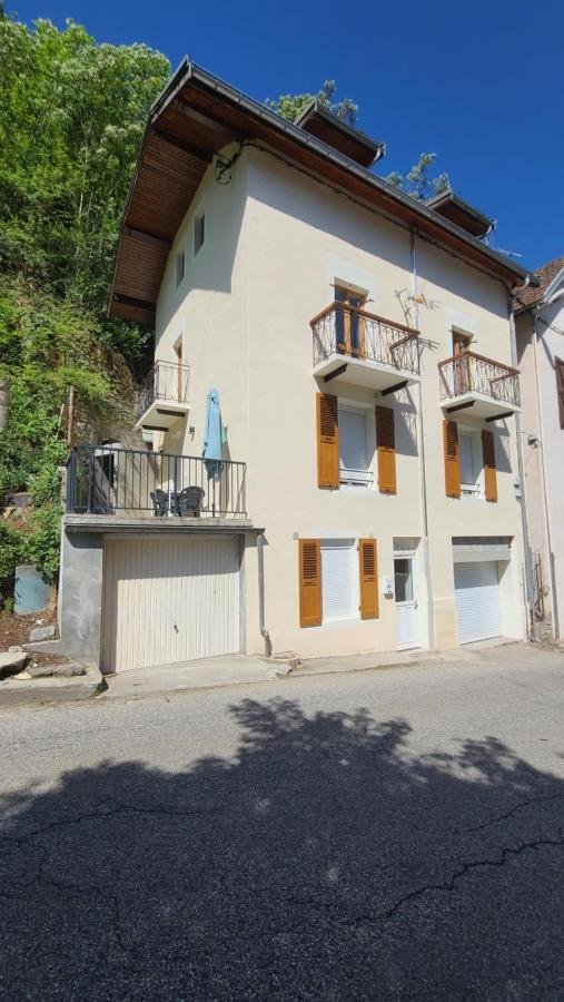 Joli appartement rénové avec terrasse - B&B