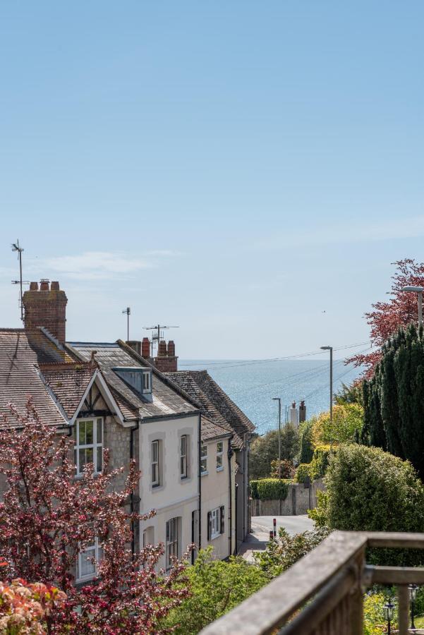 Modern, well placed house walkable to beach & town - Chambres d’hôtes
