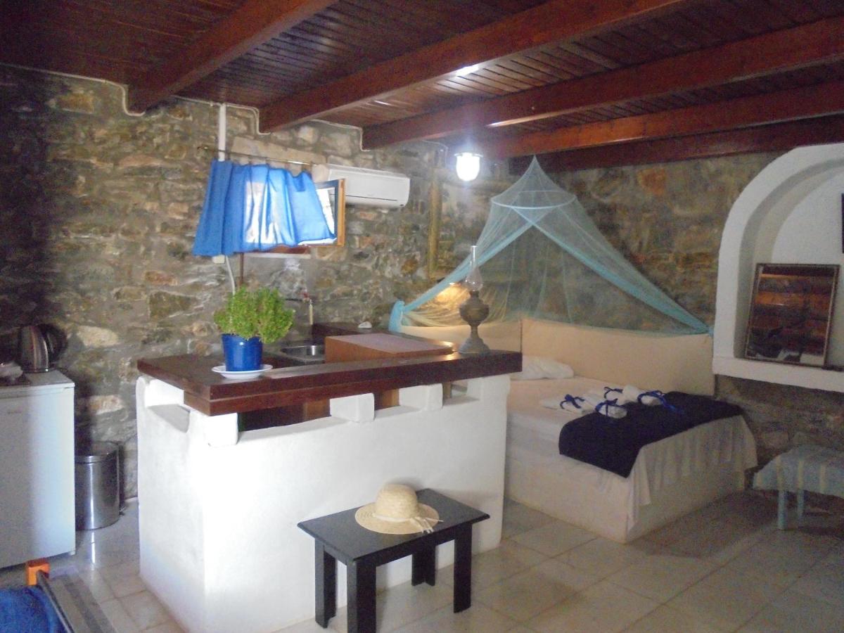 Studio (4 Adults)