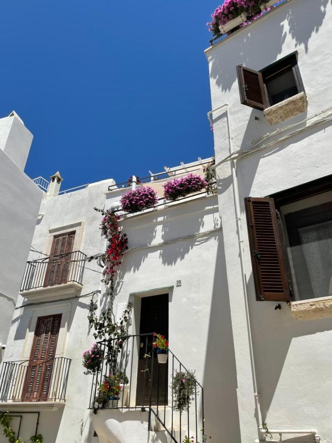Camera Matrimoniale con Balcone e Vista Mare