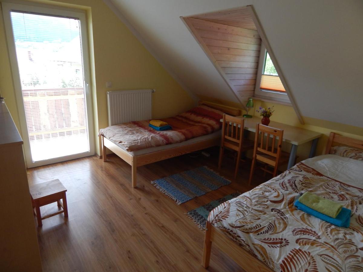 Tweepersoonskamer met 2 Aparte Bedden en Balkon