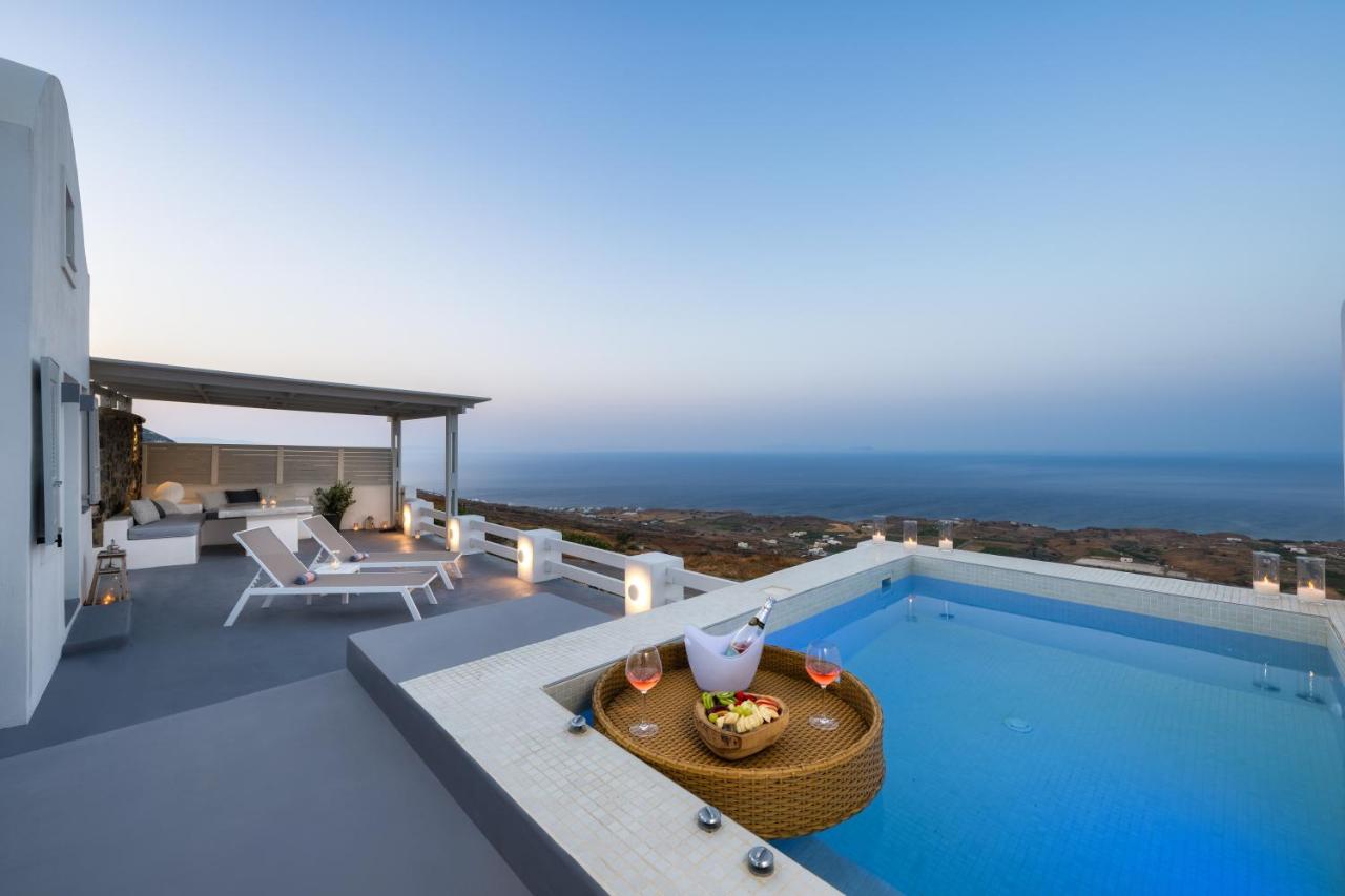 Deluxe Private Villa with Heated Jacuzzi and Sea View