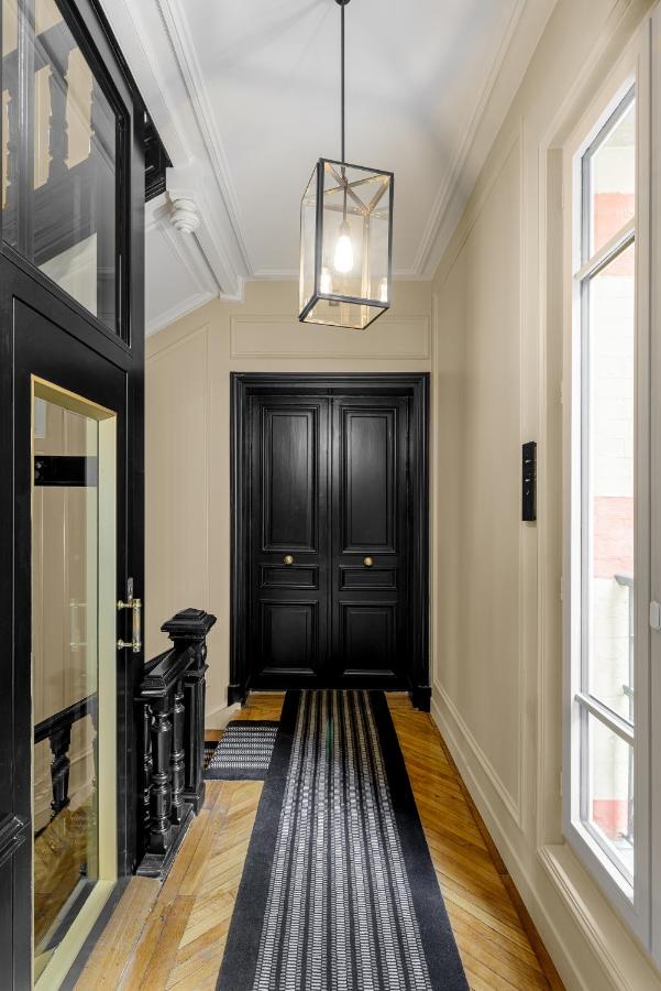 Black Door - B&B