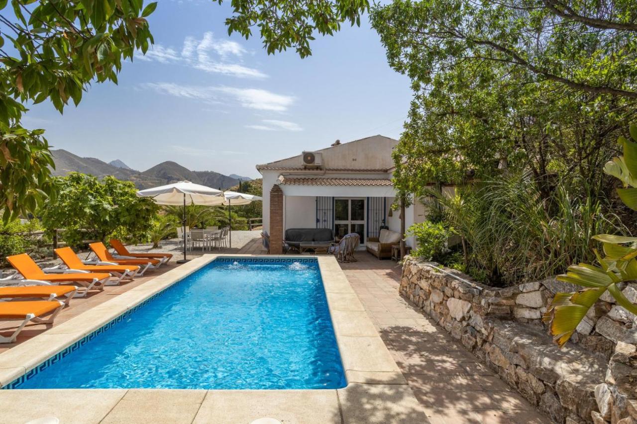 Casa Rural Liviana, Piscina Barbacoa y preciosas vistas Málaga by AndaraHolidays - Chambres d'hôtes Cómpeta