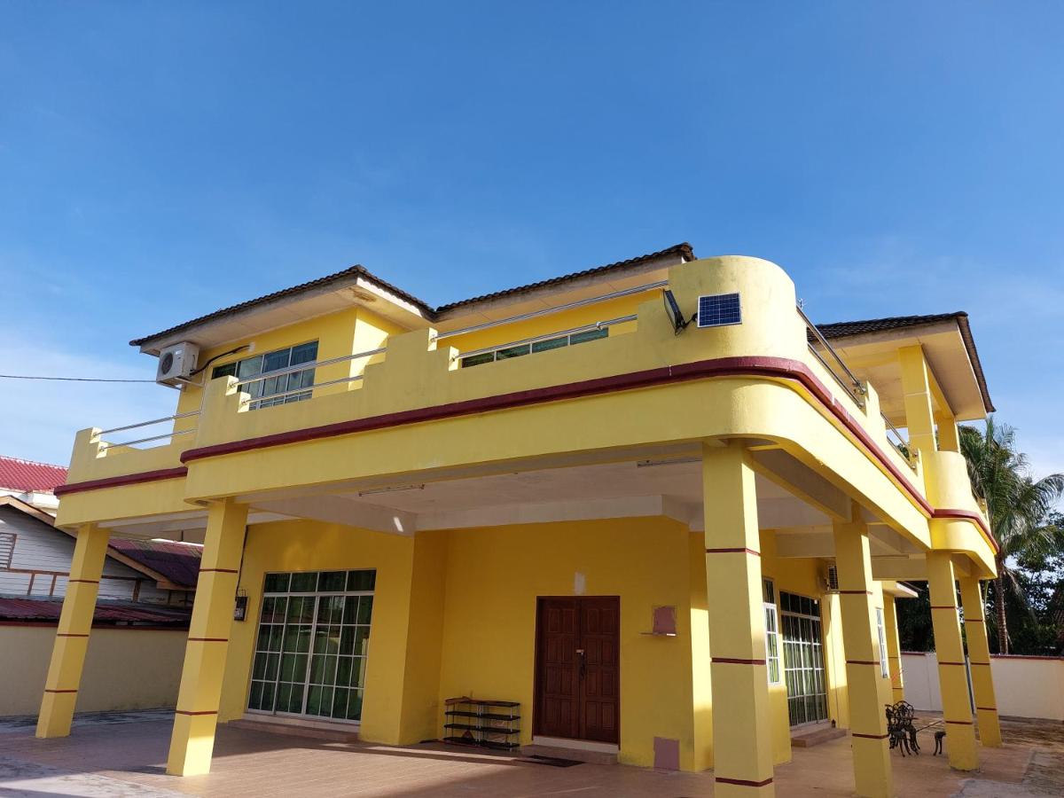 B&B Taiping - AL' Indara Bunglow Homestay Taiping - Bed and Breakfast Taiping