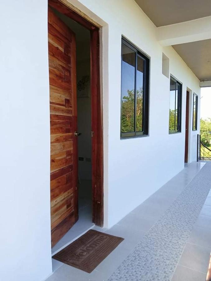 Reinhardshausen Suites and Residences - Cozy Air-conditioned Units - Chambres d'hôtes Tuguegarao