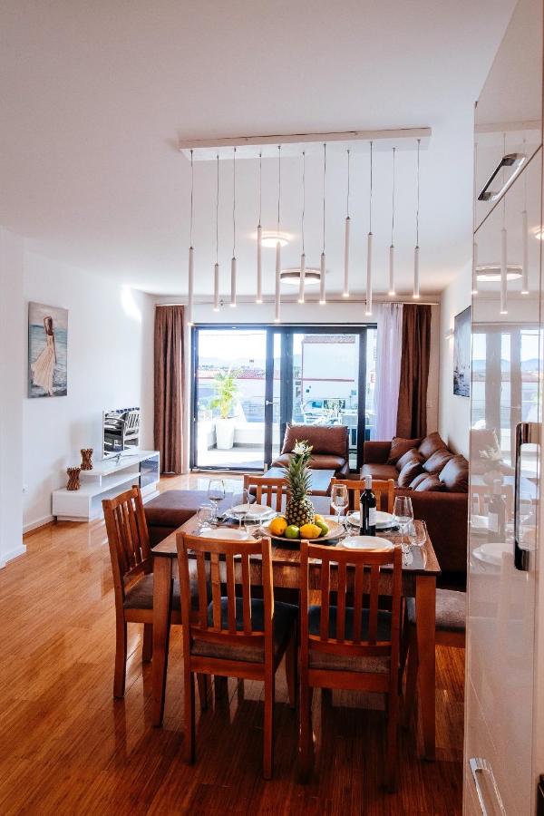 Apartment Isabela Prague with beach front - B&B Zadar