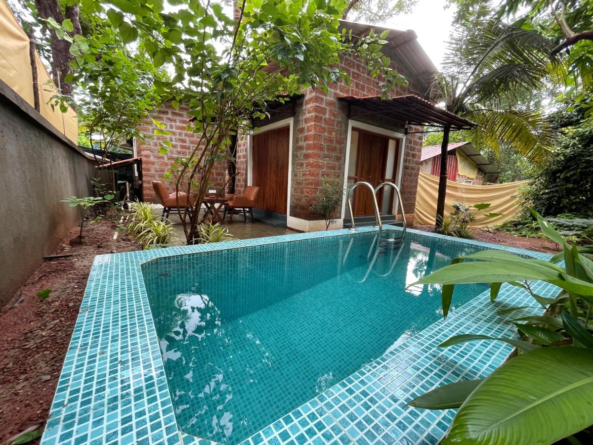 Cheerful 3-bedroom villa with Private plunge pool, Candolim, Goa - B&B Candolim