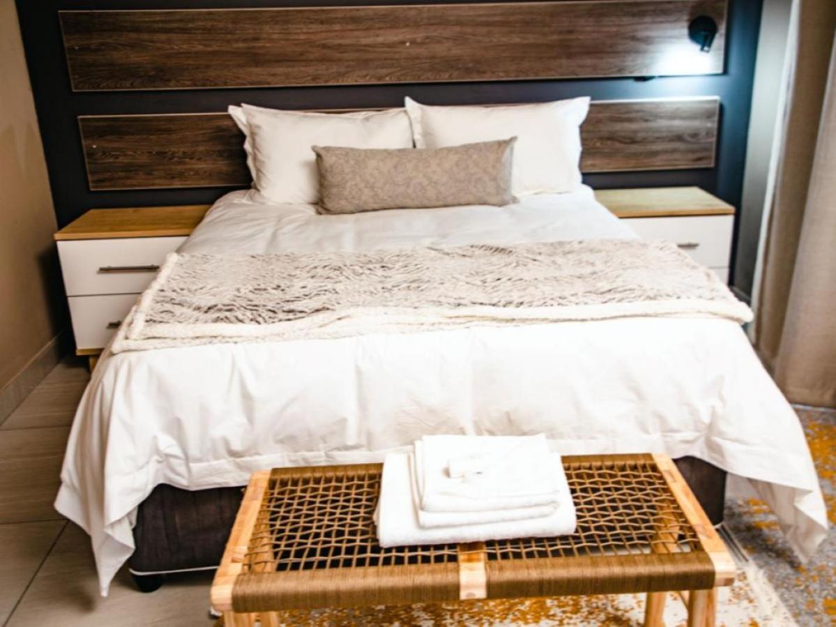 Luxury Queen Room