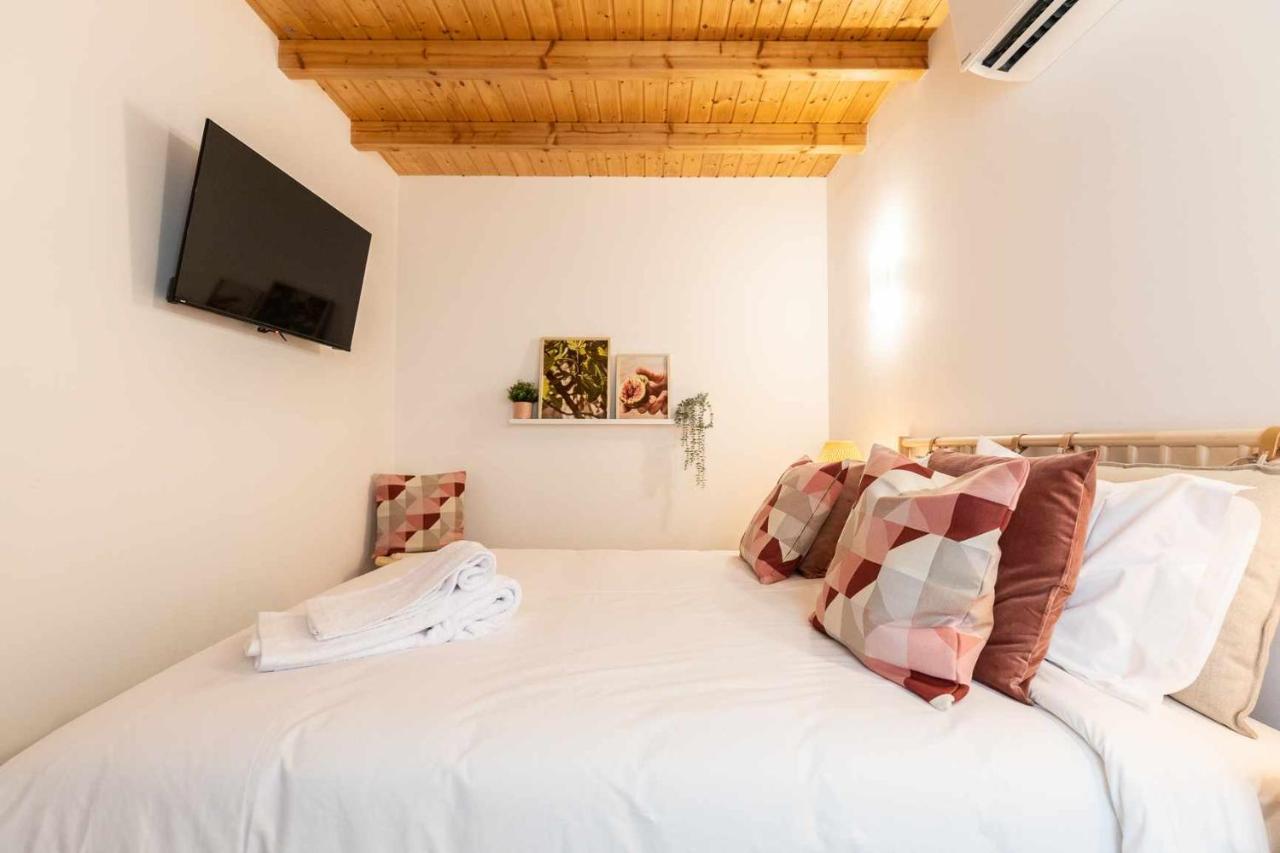 Zimmer mit Queensize-Bett und Gartenblick