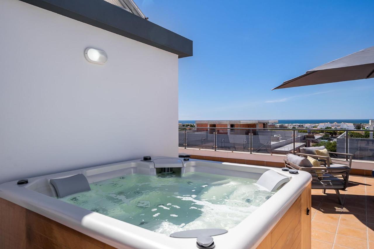 Ocean View Rooftop Paradise, Tavira - B&B