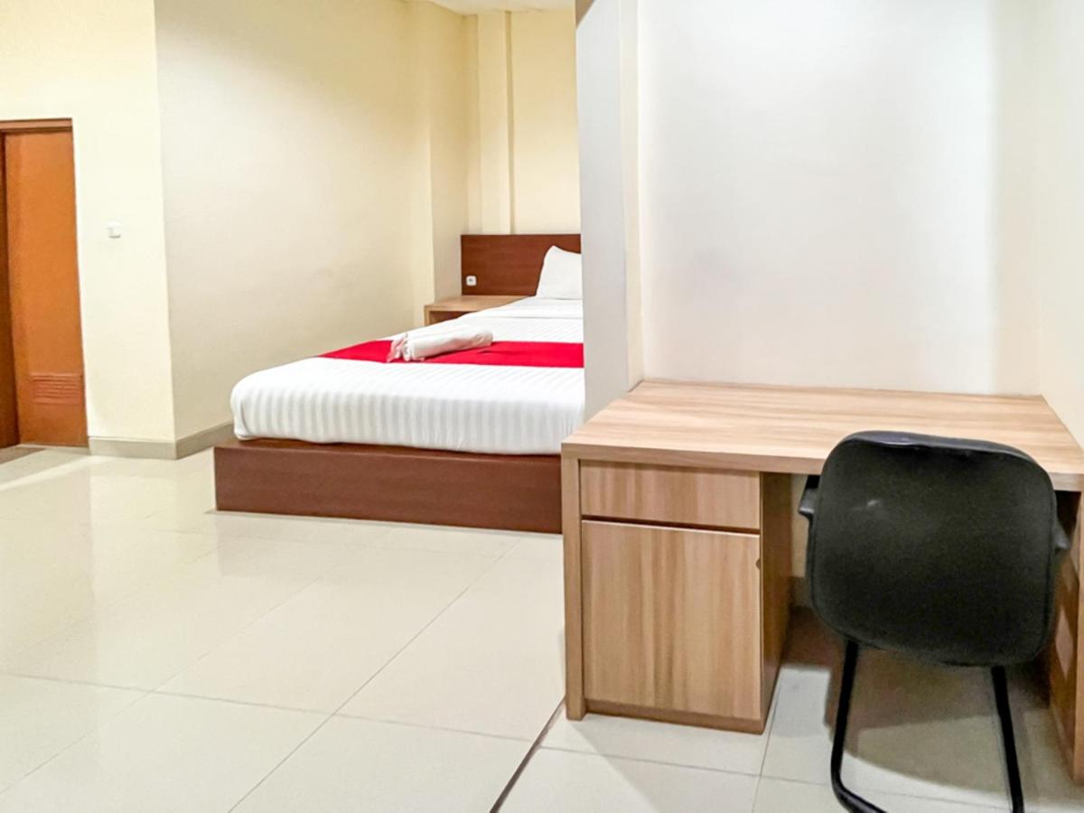 B&B Ternate - RedDoorz Plus @ Grand Tabona Hotel Ternate - Bed and Breakfast Ternate