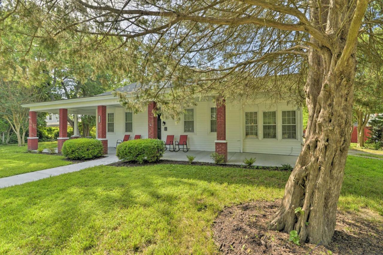 Hampton Sanctuary with Fire Pit and Fenced Yard! - B&B