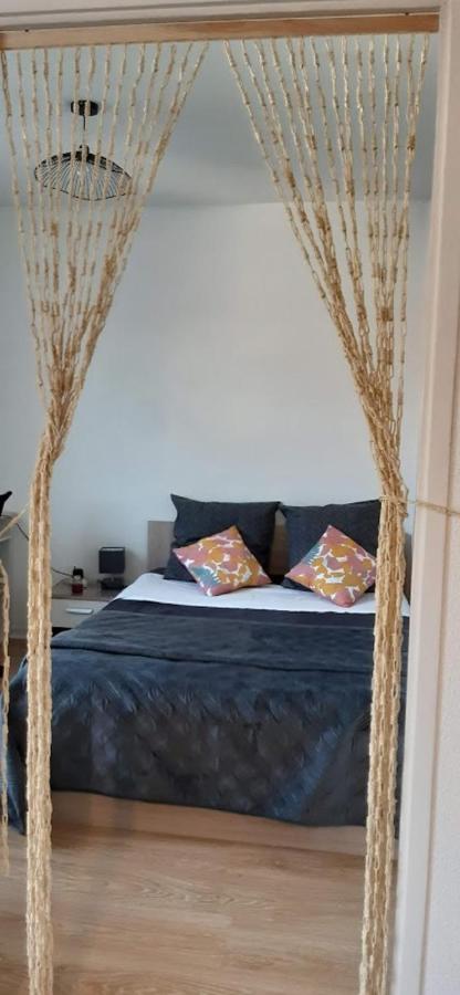 Appartement climatisé T1 bis métro à 200 m - B&B Tolosa