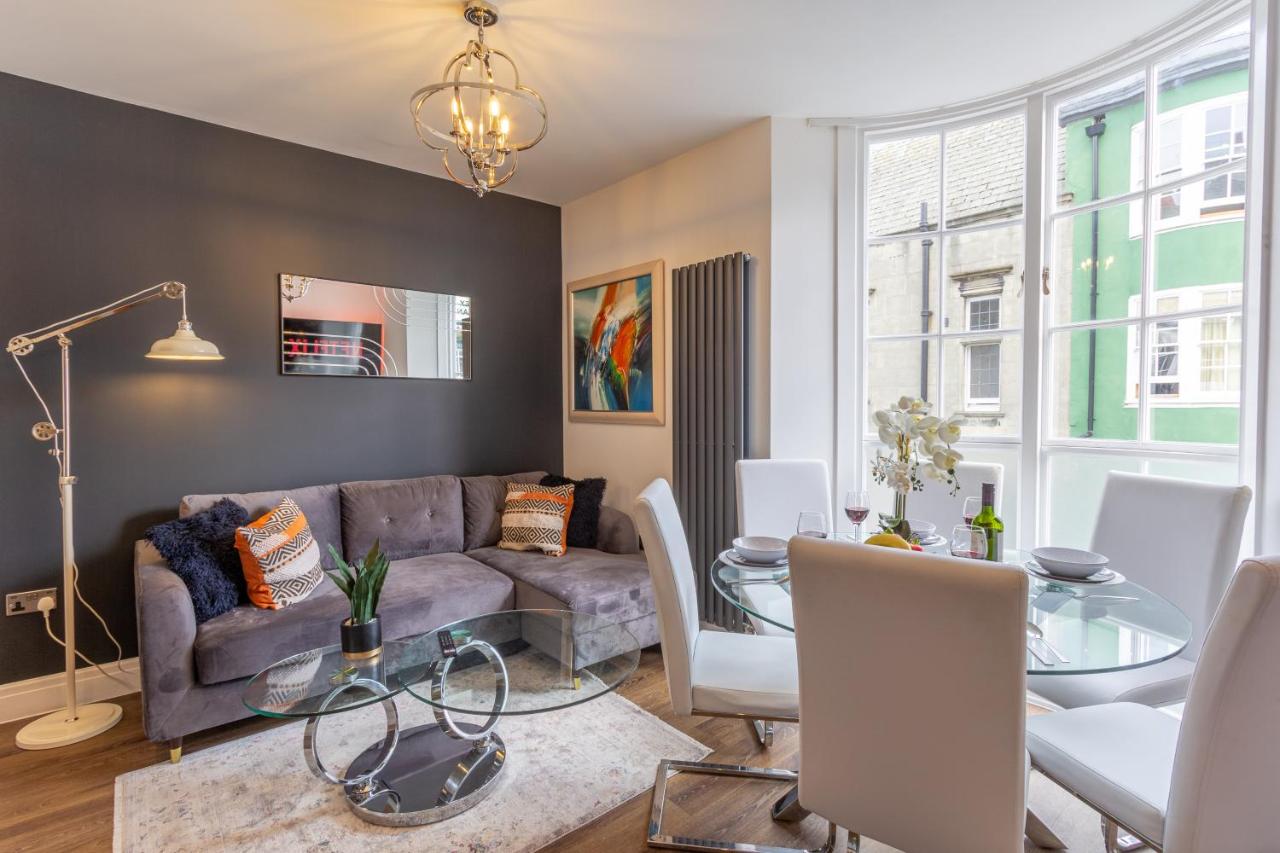 Bright cheery 4 bd apartment by Brighton Station - B&B