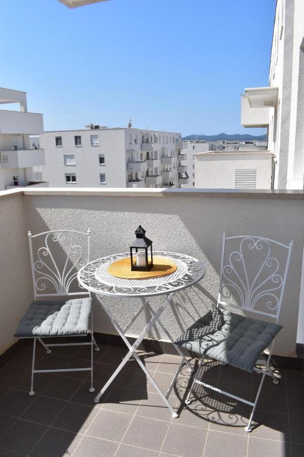 Apartman Ana Iadera with balcony and parking - Ferienwohnung Zadar