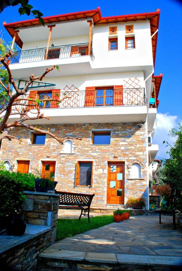 Studios Efi - Bed and Breakfast