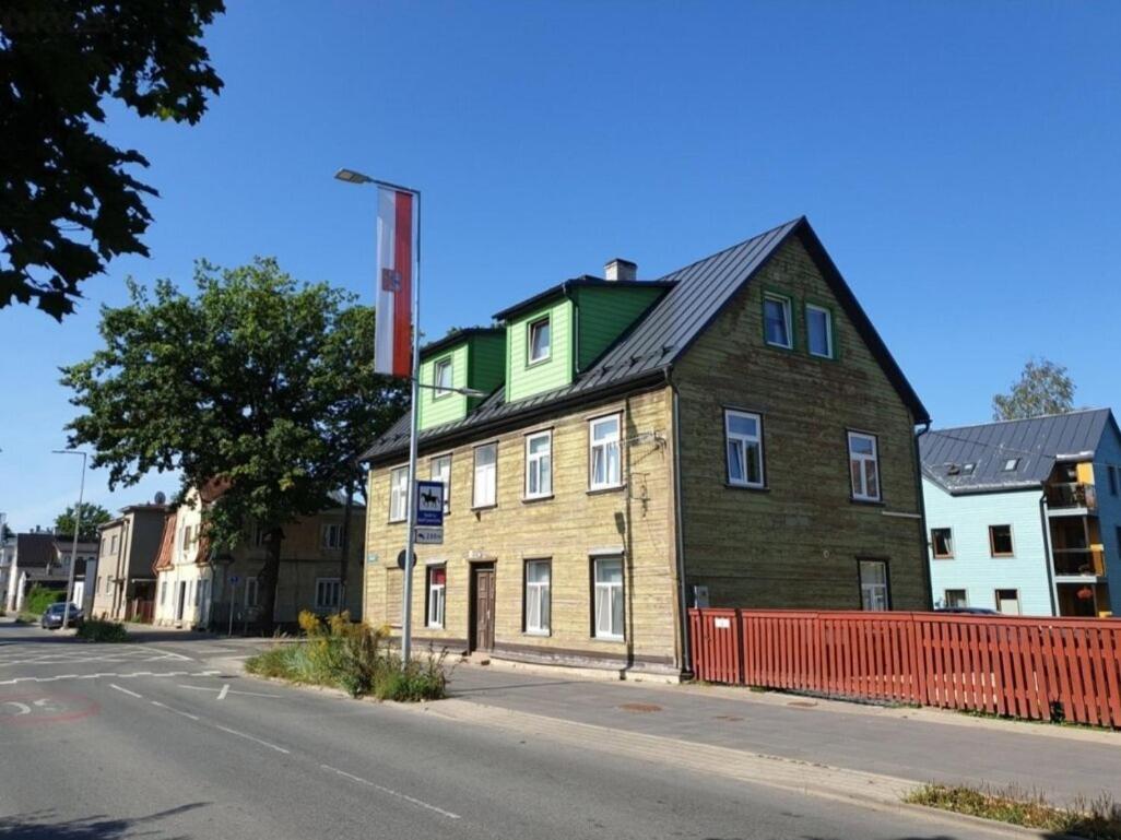 Quiet apartment 10 min walk from city center. - Chambres d’hôtes