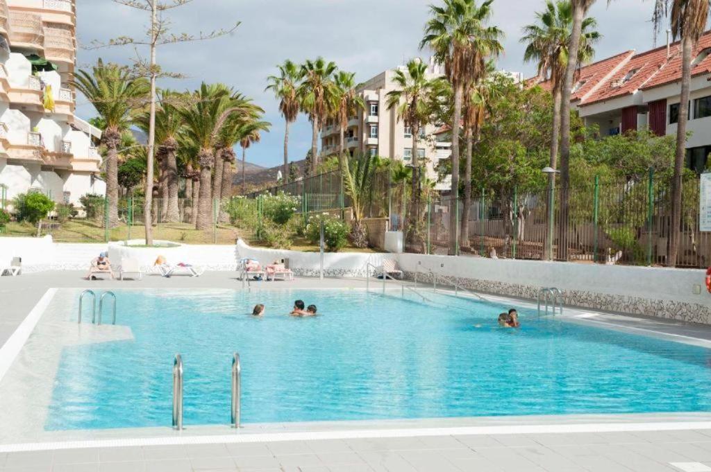 Cozy apartment with balcony, pool and Wifi in Playa de Las Americas - B&B