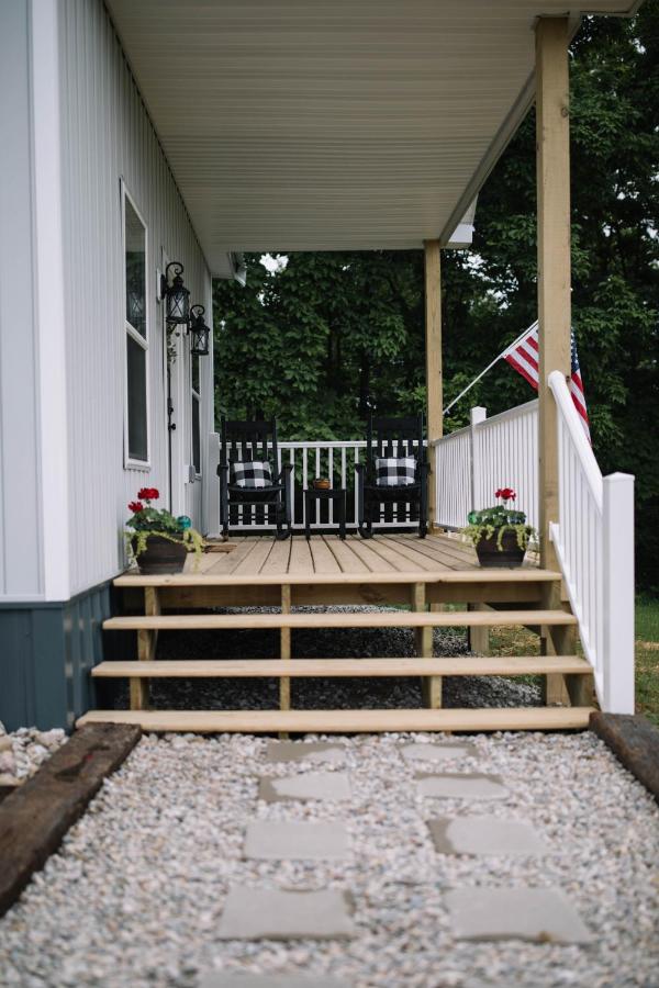 New Tiny Home on 250 Acre Dairy Farm Near Ark - B&B
