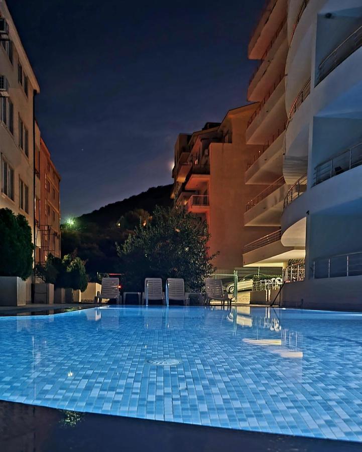 B&B Petrovac na Moru - Anja & Ogo apartments with Pool _ - Bed and Breakfast Petrovac na Moru