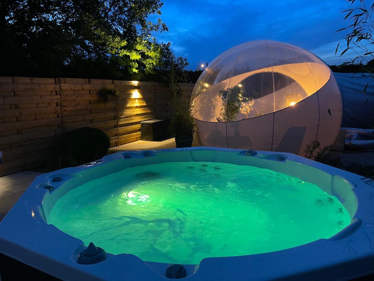 B&B Havinnes - Bulle du puits avec jacuzzi et sauna privatif - Bed and Breakfast Havinnes