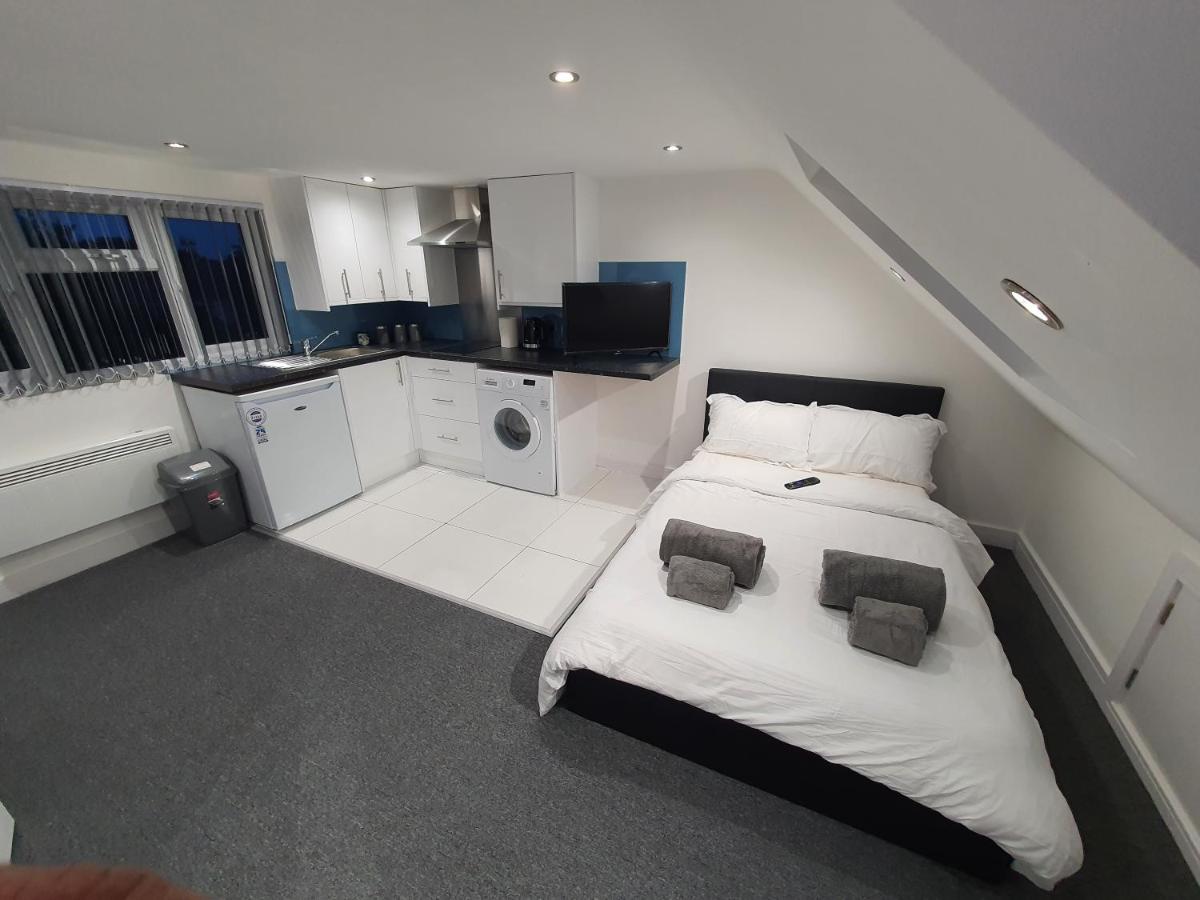 B&B Northolt - New Self Contained Flat,in Hayes, Free Parking - Bed and Breakfast Northolt