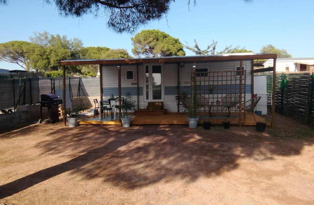 Mobilhome à Fréjus à 15 minute de la mer sur terrain indépendant - Bed and Breakfast Fréjus