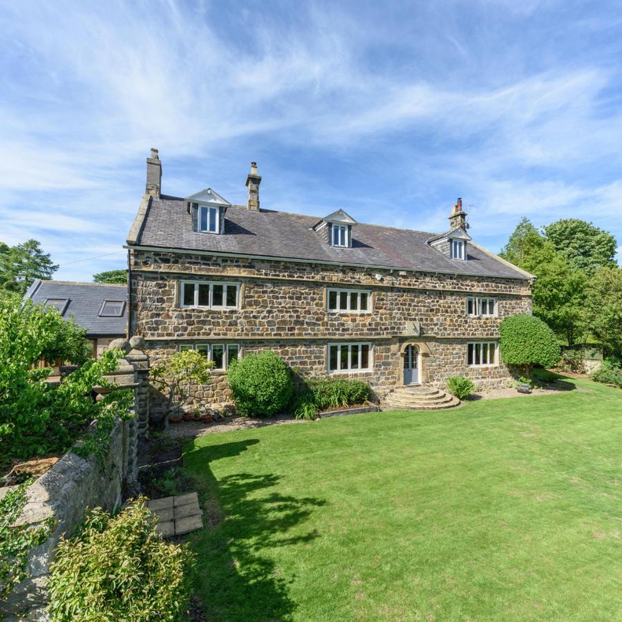 B&B Ovingham - 10 Bed Stunning House in village, with Hot Tub - Bed and Breakfast Ovingham