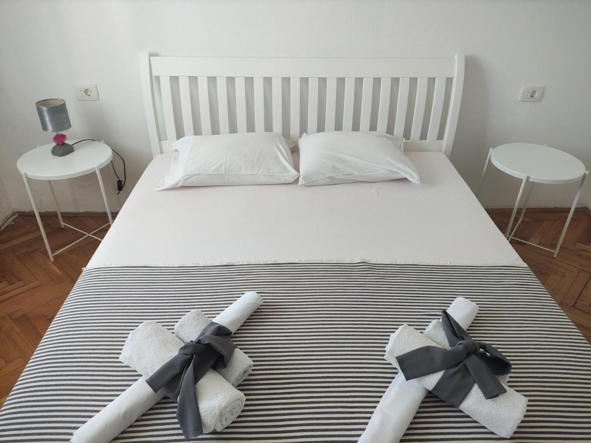 B&B Petrovac na Moru - Apartmani More - Bed and Breakfast Petrovac na Moru