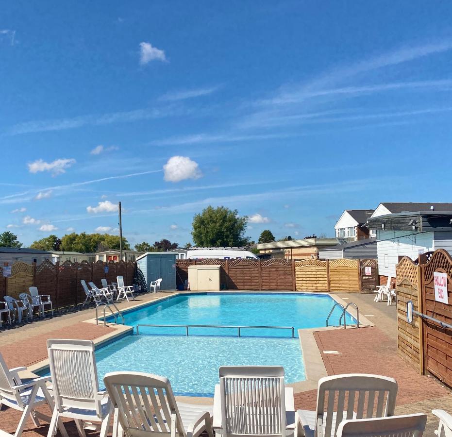 Winchelsea Beach Holiday Home - Pool & Beach - B&B