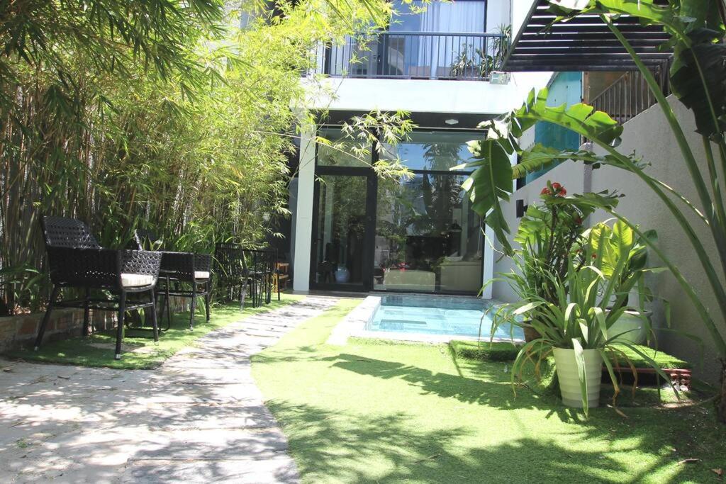 B&B Da Nang - Tehya pool house 3 Bedrooms- My Khe Beach - Bed and Breakfast Da Nang