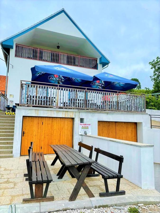 Sklep Pod Dubňanskou Horou - B&B