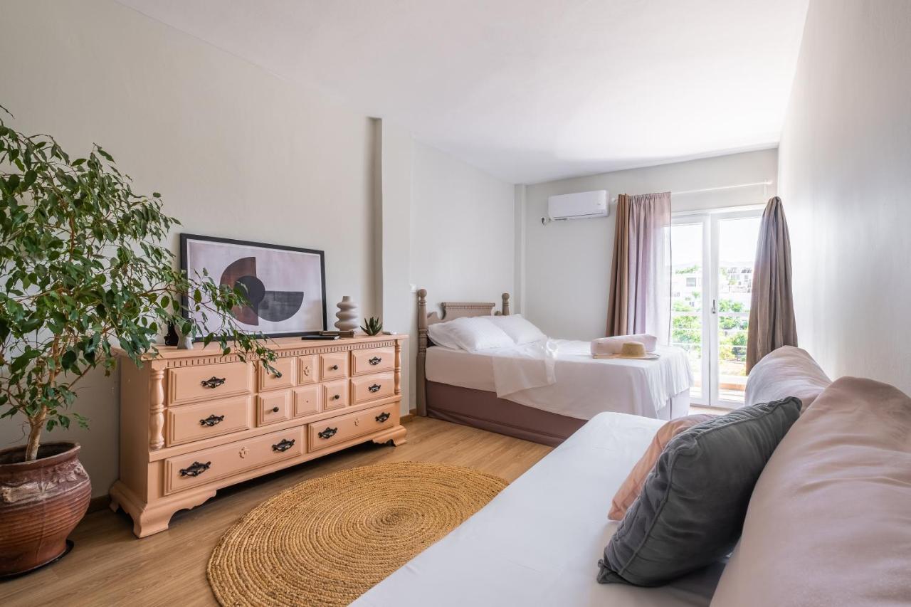 Three-Bedroom Apartment with Harbour View