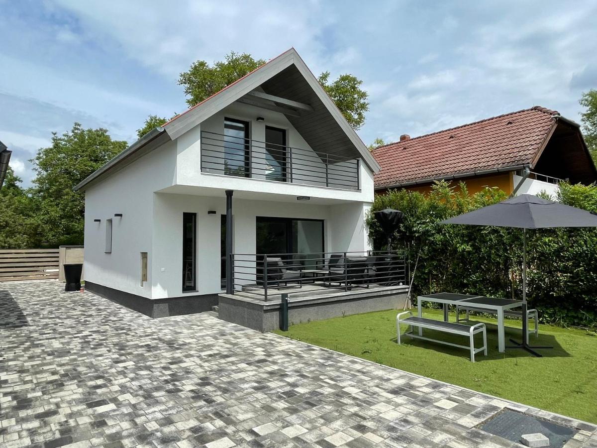 Napsugár Vendégház - B&B Zánka