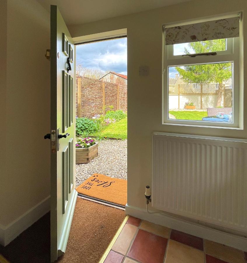 Pretty Cotswold Cottage with garden near Bibury - B&B