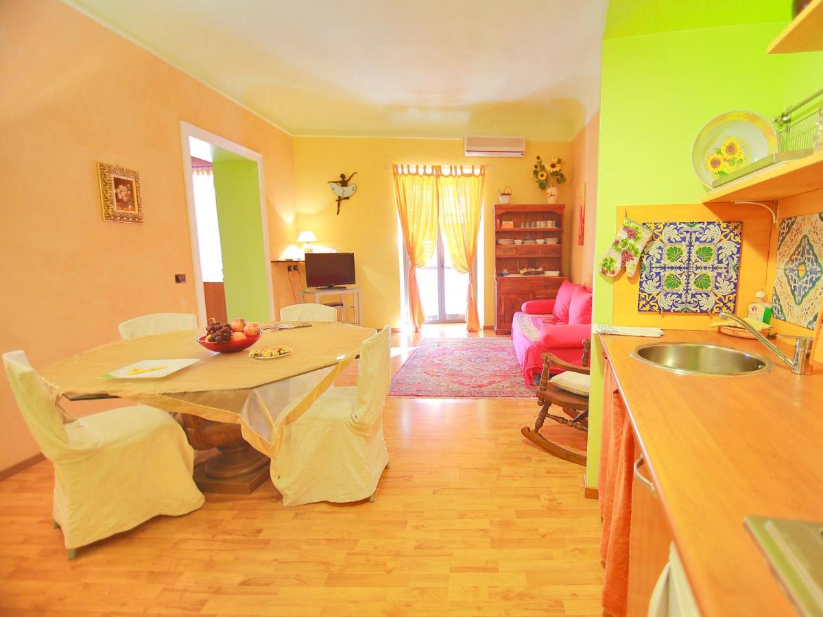 Deluxe One-Bedroom Apartment