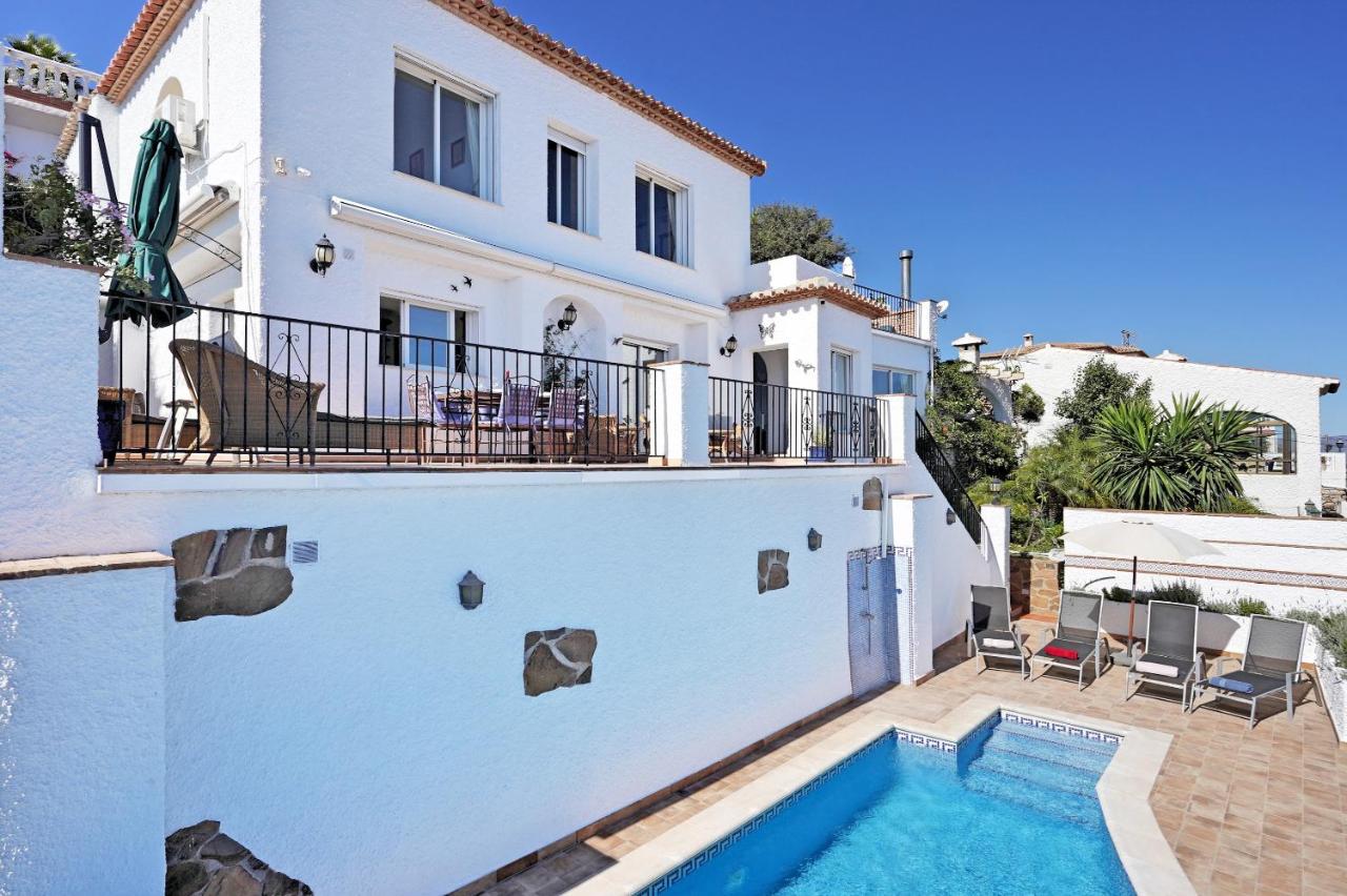 Breathtaking Seaside Villa with Heated Saltwater Pool & Panoramic Terraces - Chambres d’hôtes Salobreña