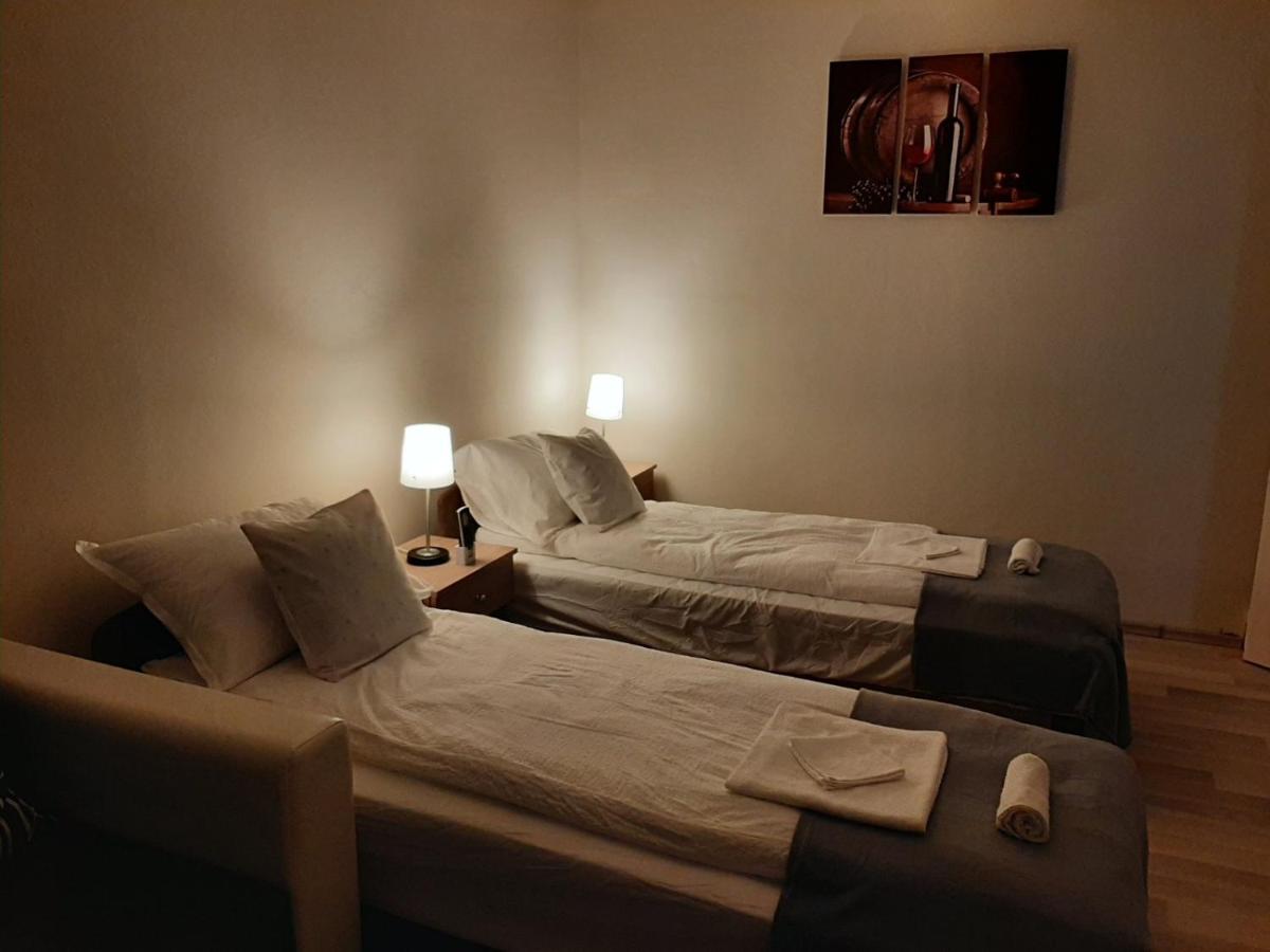 Sunnyrise Apartman - Bed and Breakfast