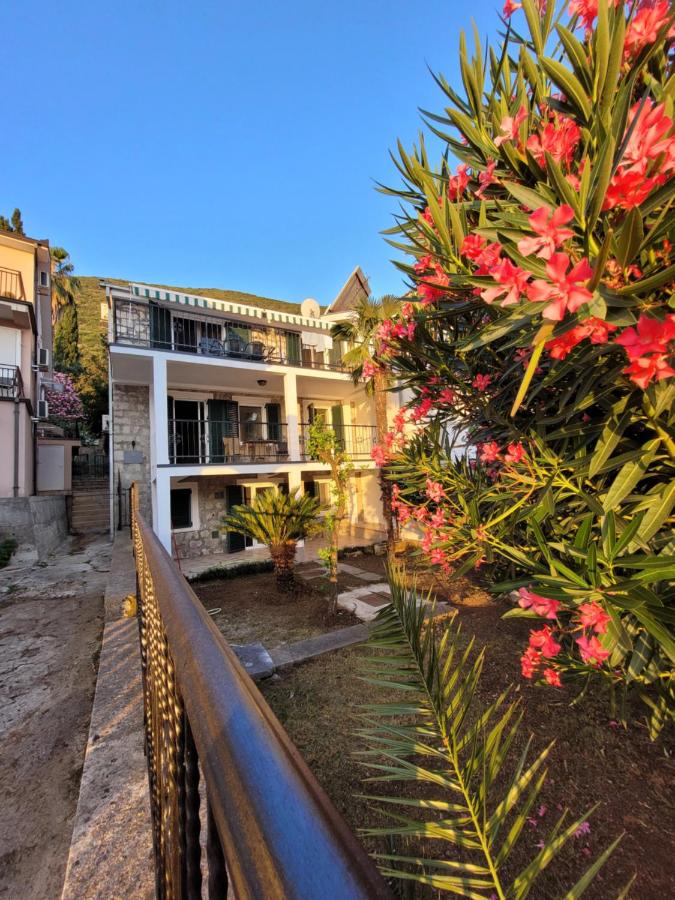 Villa WERONA Njivice - B&B