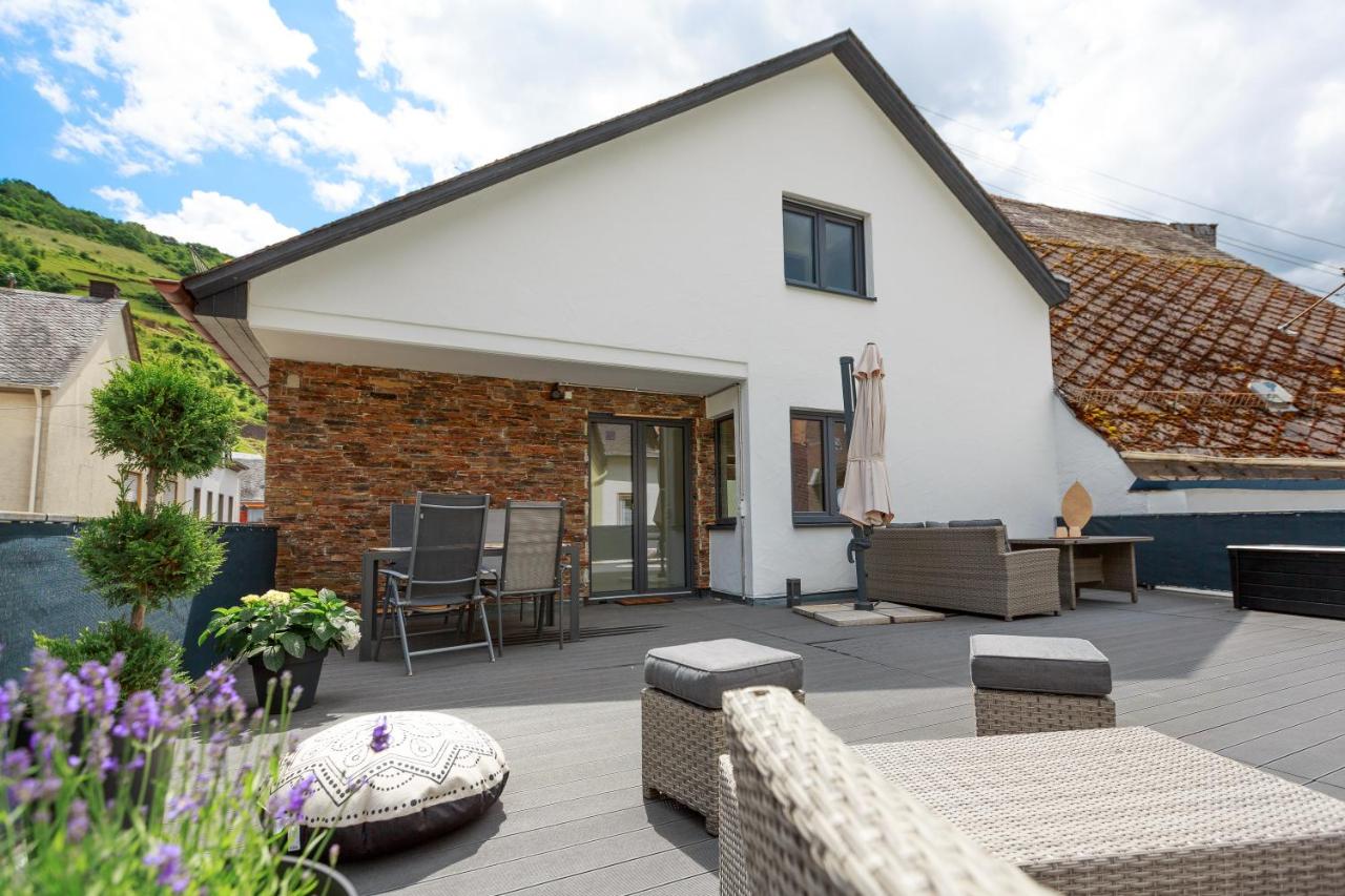 B&B Senheim - MoselloLodge, Luxus Ferienhaus mit großer Dachterrasse, Top Ausstattung, Waschmaschine, Netflix - Bed and Breakfast Senheim