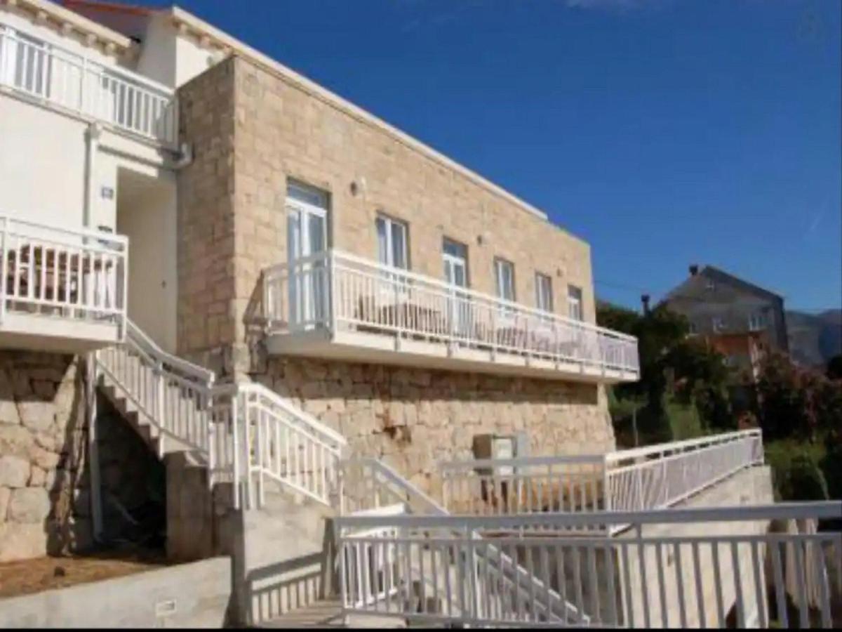Studio Apartment with Balcony and Sea View