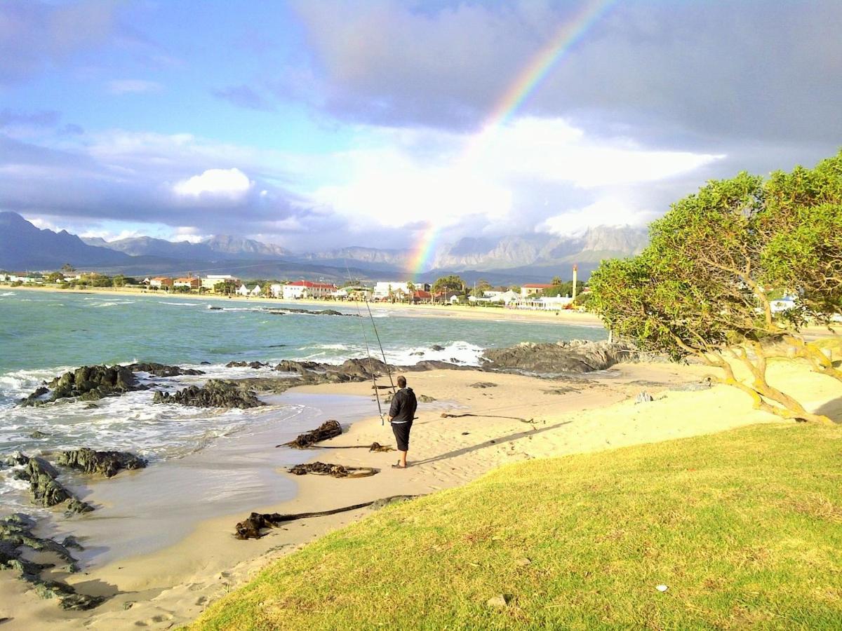 Milkwood Cottage, Beachfront family vacation home, Sleeps 6 - B&B Gordon’s Bay